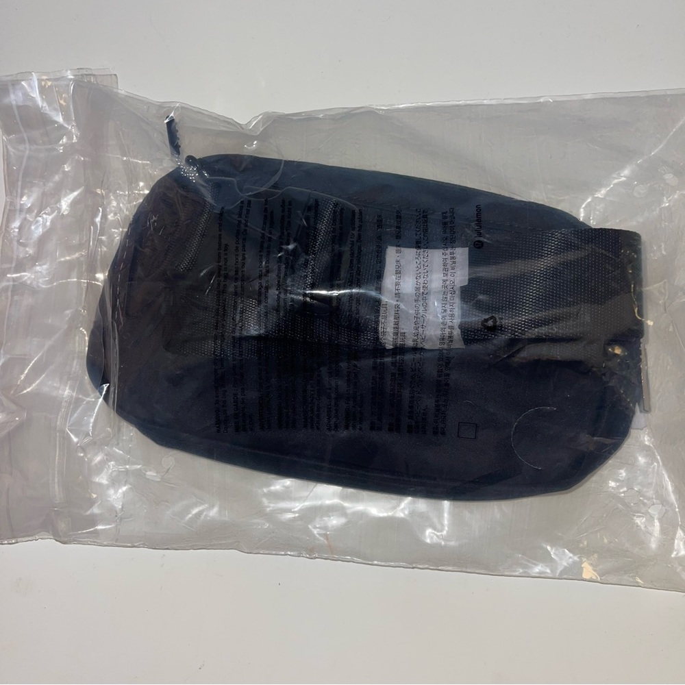 NWT Lululemon Belt Bag Black - Picture 3 of 4